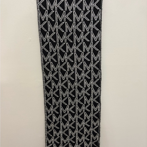 Michael Kors Monochrome Logo Scarf - Picture 4 of 9